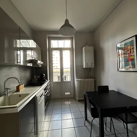 De Charme En Plein Centre Avec Spacieux Garage Prive * Клермон-Ферран