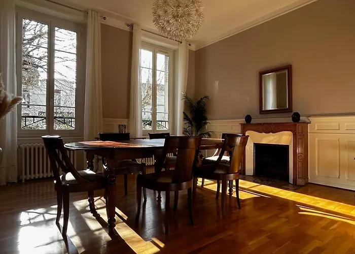 Apartment De Charme En Plein Centre Avec Spacieux Garage Prive *