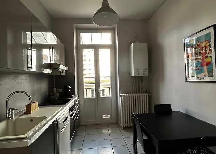 De Charme En Plein Centre Avec Spacieux Garage Prive * Clermont-Ferrand