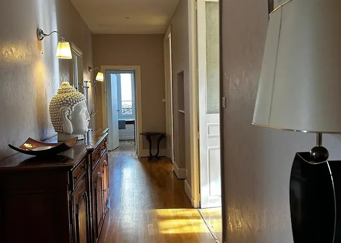 Apartment De Charme En Plein Centre Avec Spacieux Garage Prive *