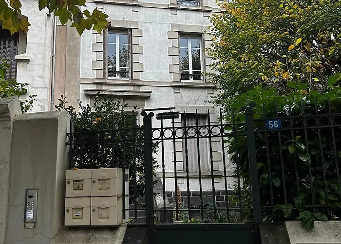 De Charme En Plein Centre Avec Spacieux Garage Prive *